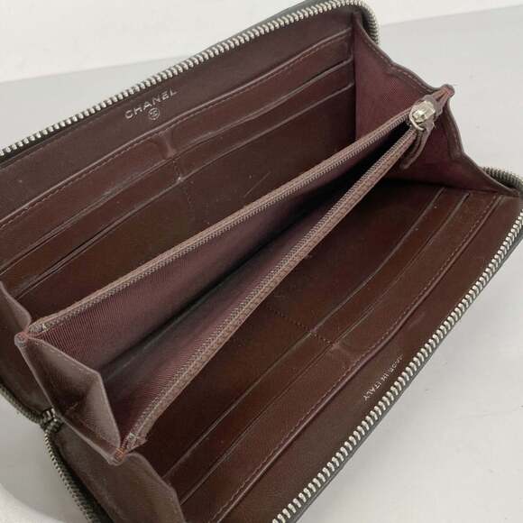 CHANEL Black Lambskin Leather Wallet - Picture 3 of 14